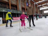 Společné bruslení prvňáků a deváťáků
