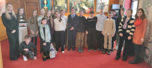 Prašina v Klicperově divadle