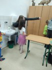 Prvňáčci a deváťáci na průzkumu školy Prvňáčci a deváťáci na průzkumu školy