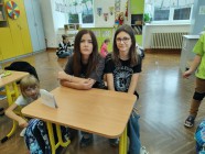 Prvňáčci a deváťáci na průzkumu školy Prvňáčci a deváťáci na průzkumu školy
