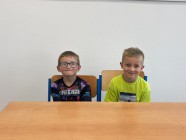 Prvňáčci a deváťáci na průzkumu školy Prvňáčci a deváťáci na průzkumu školy