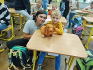 Prvňáčci a deváťáci na průzkumu školy Prvňáčci a deváťáci na průzkumu školy