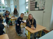 Prvňáčci a deváťáci na průzkumu školy Prvňáčci a deváťáci na průzkumu školy