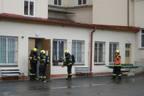 Taktické cvičení hasičů spojené s evakuací školy