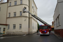 Taktické cvičení hasičů spojené s evakuací školy
