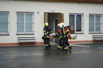 Taktické cvičení hasičů spojené s evakuací školy