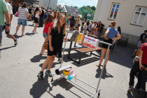Den bez batohů