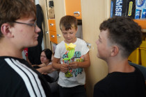 Prvňáčci a deváťáci poprvé spolu
