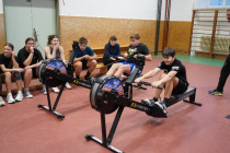 Soutěž na veslařských trenažerech