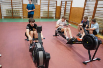 Soutěž na veslařských trenažerech