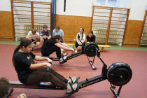 Soutěž na veslařských trenažerech