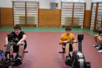Soutěž na veslařských trenažerech