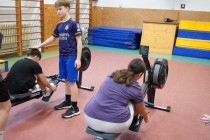 Soutěž na veslařských trenažerech