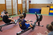 Soutěž na veslařských trenažerech