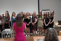 Vystoupení školního sboru na semináři ředitelů ZŠ a MŠ Vystoupení školního sboru na semináři ředitelů ZŠ a MŠ