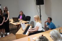 Vystoupení školního sboru na semináři ředitelů ZŠ a MŠ Vystoupení školního sboru na semináři ředitelů ZŠ a MŠ