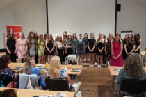 Vystoupení školního sboru na semináři ředitelů ZŠ a MŠ Vystoupení školního sboru na semináři ředitelů ZŠ a MŠ