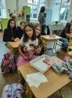 Prvňáčci a deváťáci na průzkumu školy Prvňáčci a deváťáci na průzkumu školy