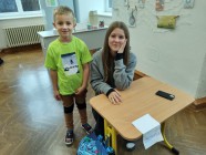 Prvňáčci a deváťáci na průzkumu školy Prvňáčci a deváťáci na průzkumu školy