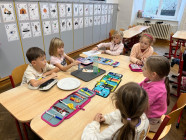 Pokusy - duha, balónek a matematika na tabletu