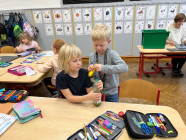 Pokusy - duha, balónek a matematika na tabletu