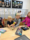Pokusy - duha, balónek a matematika na tabletu
