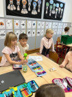 Pokusy - duha, balónek a matematika na tabletu