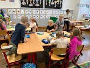 Pokusy - duha, balónek a matematika na tabletu