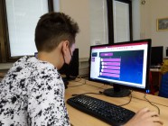 Matěj tvoří prezentaci v soutěži PC_ák