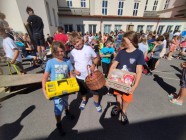 Den bez batohů