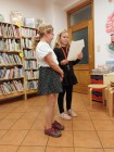 Komáci/literárníci v knihovně