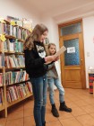 Komáci/literárníci v knihovně