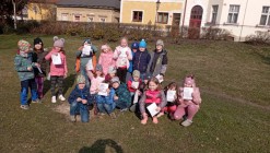 Jarní procházka spojená s poznáváním květin a stromů