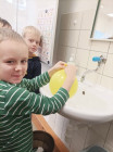 Stavby z krychlí podle osy, rýsování hvězd a pokusy