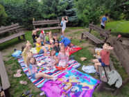 Společný piknik na školním dvoře