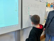 Hrajeme si s autobusy, vystřihování osově souměrných obrazců
