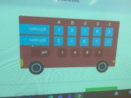 Hrajeme si s autobusy, vystřihování osově souměrných obrazců