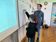 Hrajeme si s autobusy, vystřihování osově souměrných obrazců