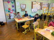 Hrajeme si s autobusy, vystřihování osově souměrných obrazců