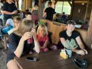 Hřiště s deváťáky