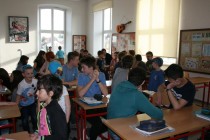 Prvňáčci přejí deváťákům k přijímacím zkouškám
