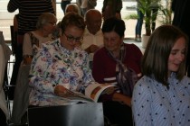 Slavnostní předávání sborníčků 100 let Československa na ZŠ Zámecká Slavnostní předávání sborníčků 100 let Československa na ZŠ Zámecká