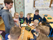 Pokus se sklenicemi a octem, přesmyčky