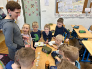 Pokus se sklenicemi a octem, přesmyčky