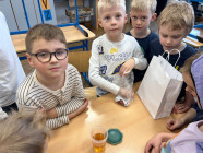 Pokus se sklenicemi a octem, přesmyčky