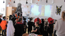 Halloweenská škola