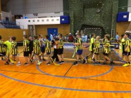 Chlapci z prvního stupně hrát florbal umí Chlapci z prvního stupně hrát florbal umí