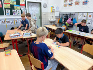 Září