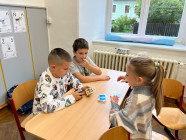Září