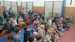 Policejní pes vycvičený na hledání výbušnin